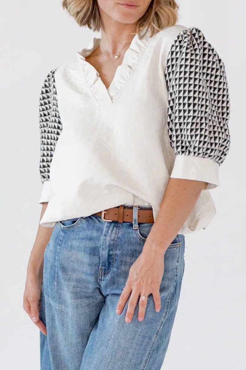 Textured Short Sleeve V-Neck Blouse: White / XL