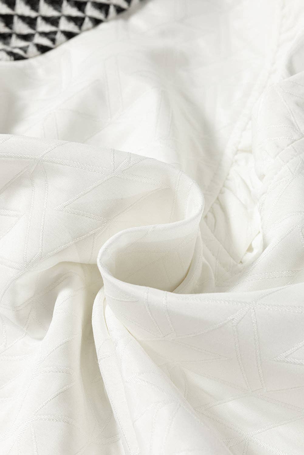 Textured Short Sleeve V-Neck Blouse: White / XL